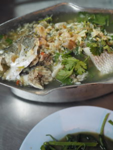 Streetfood-Thailand-Chinatown-gedämpfter-Fisch