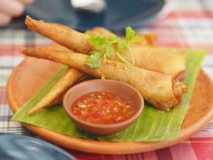 Thailändische-Küche-Spring-Rolls-Streetfood