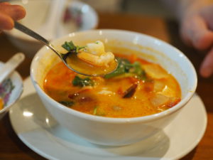 Thailändische-Küche-Tom-Yam-Goong-Suppe
